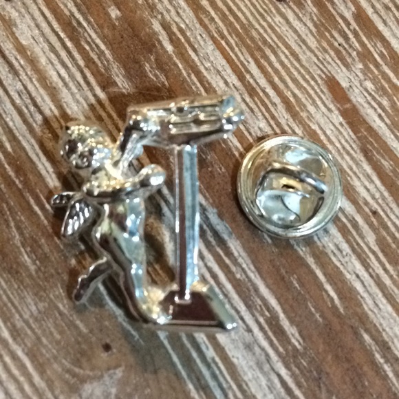 Angel Pin 1” Tall Made in Canada Metal Silver Look - Picture 3 of 3
